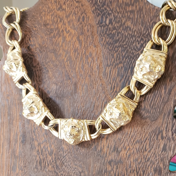 unbranded Jewelry - 🍋 Vintage throwback heavy gold lion necklace